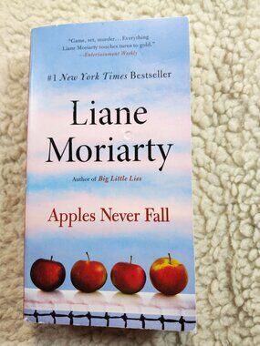 Liane Moriarty Apples Never Fall Paperback 2023 St Martins ISBN 9781250894229